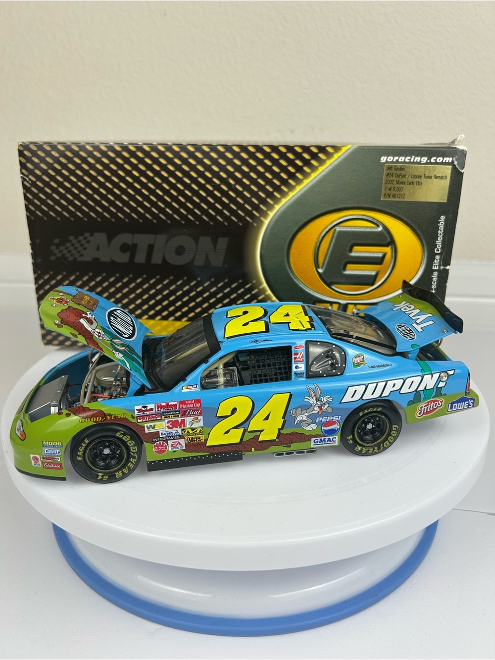 2002 Action Elite Jeff Gordon #24 Looney Tunes Rematch 1:24 Diecast LOW NUMBER!